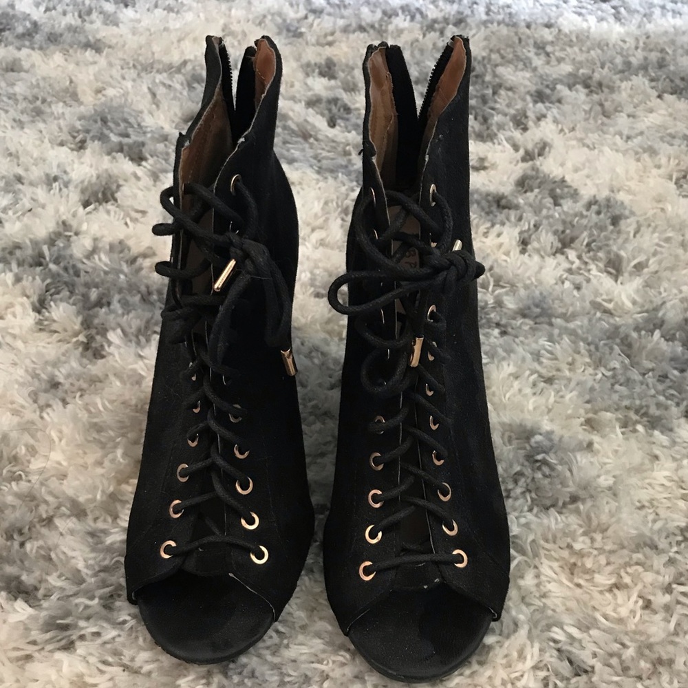 Black tie up heels